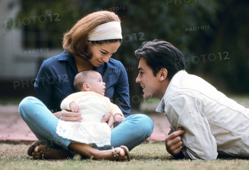 Alain Delon avec sa femme et son fils