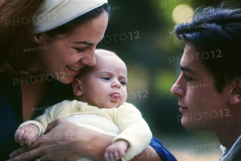 Alain Delon avec sa femme et son fils