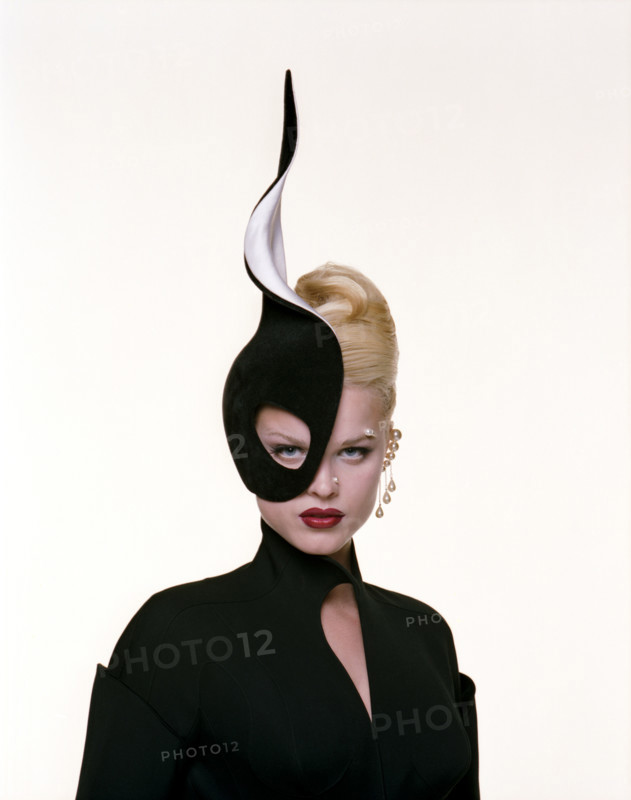 Eva Herzigova en Mugler