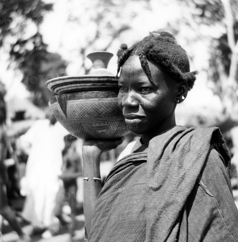 Femme au marché de Maroua, au Cameroun