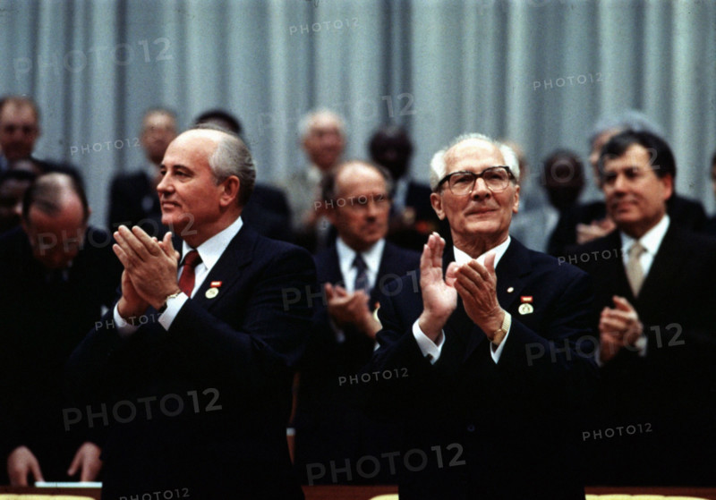 Mikhaïl Gorbatchev et Erich Honecker