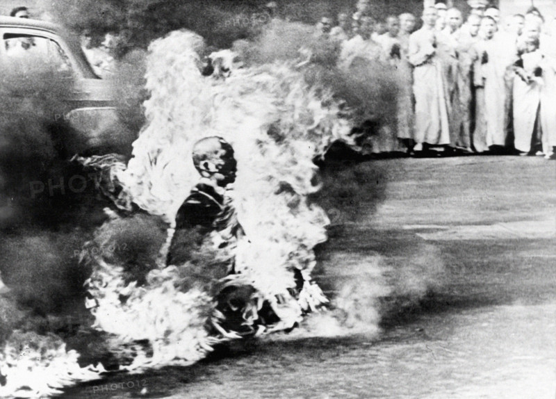 Immolation par le feu du moine bouddhiste Quang Doc