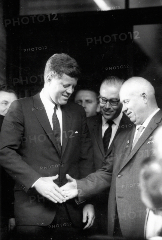 Nikita Sergeïvitch Khrouchtchev avec John F. Kennedy