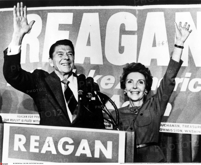 Ronald Reagan et son épouse Nancy après la victoire aux élections présidentielles (1980)