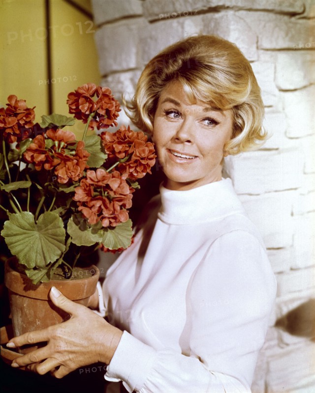 Doris DAY with a flower pot