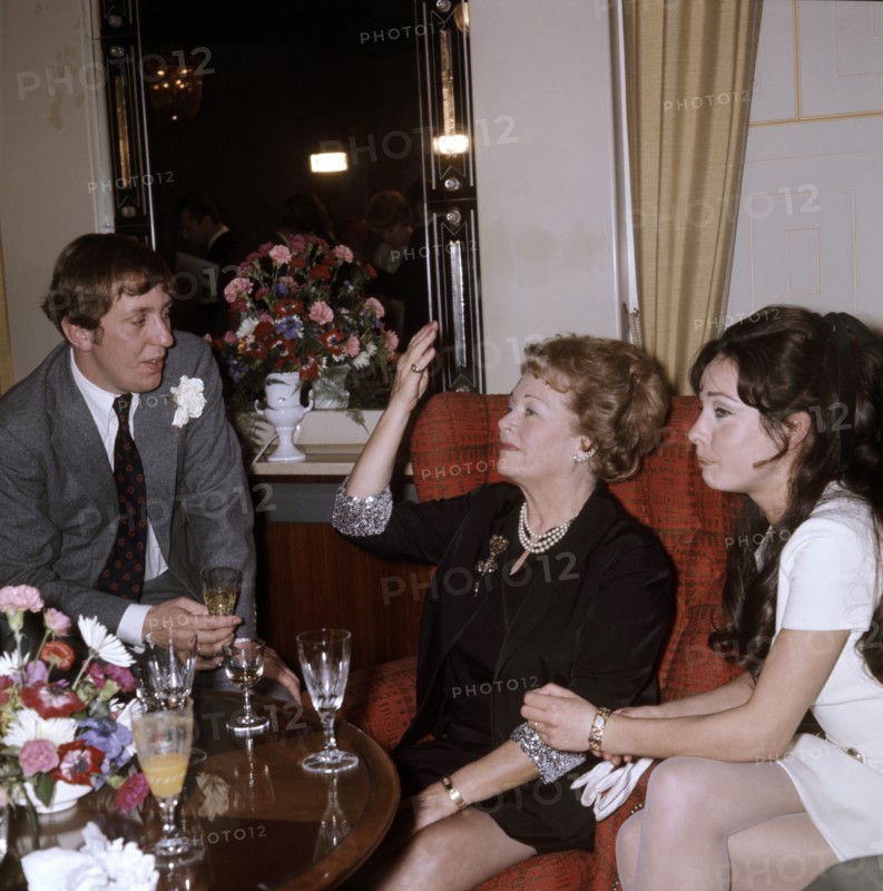 Vadim GLOWNA with Olga and Vera CHEKHOWA