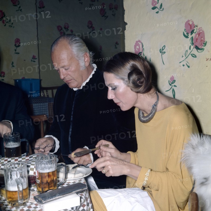 Curd JÜRGENS with his wife Simone at the Munich Film Ball in 1971
