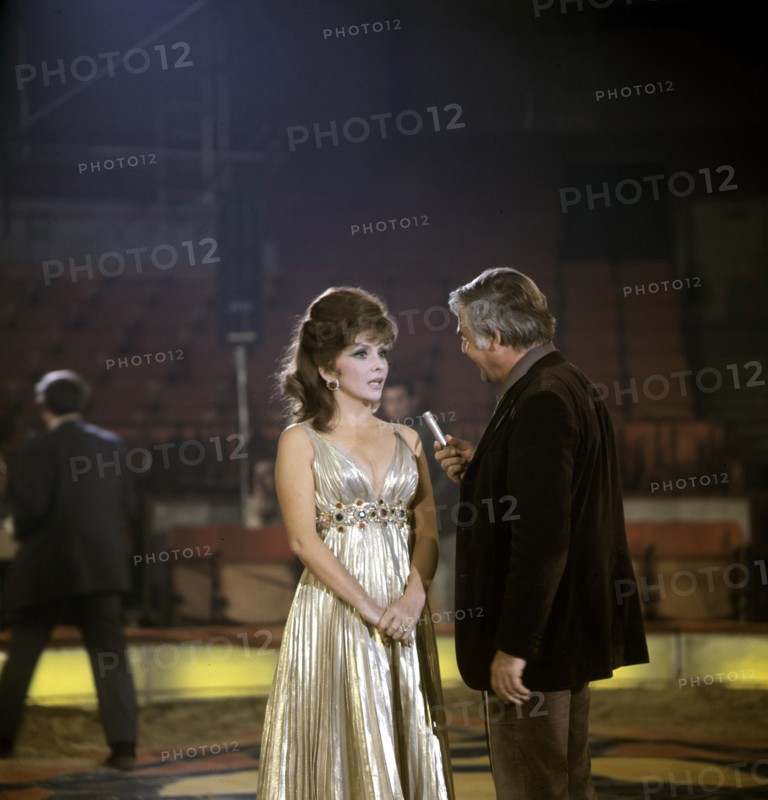 Gina LOLLOBRIGIDA and Joachim FUCHSBERGER 1971