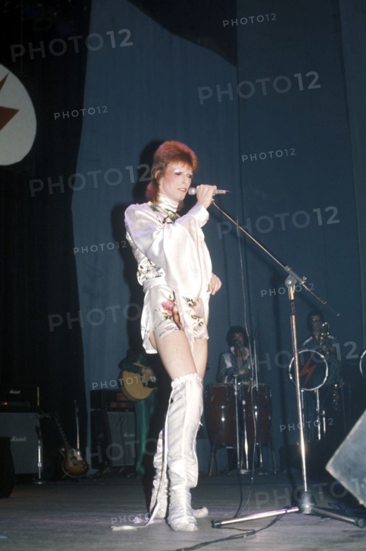 David BOWIE as 'Ziggy Stardust' during a concert, 1972