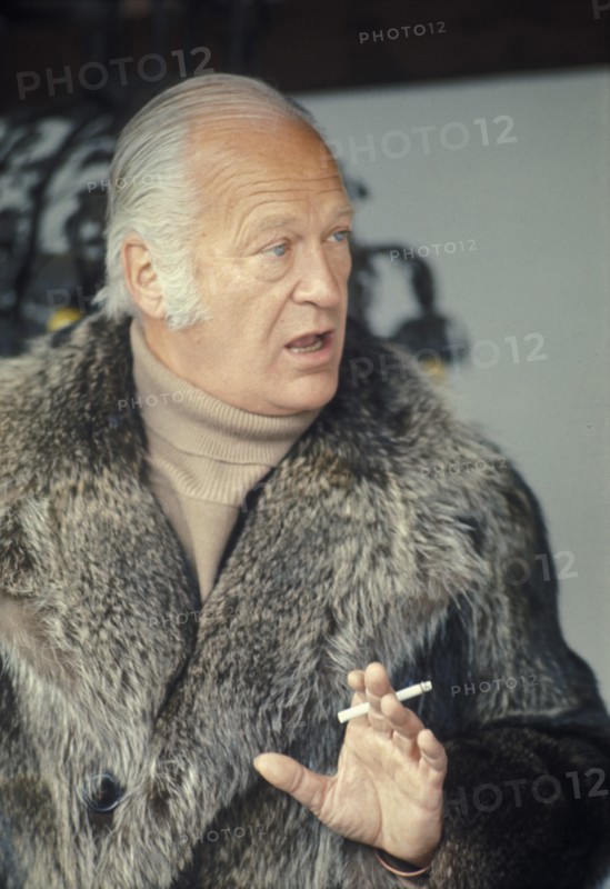 Curd JÜRGENS on a skiing holiday in 1971