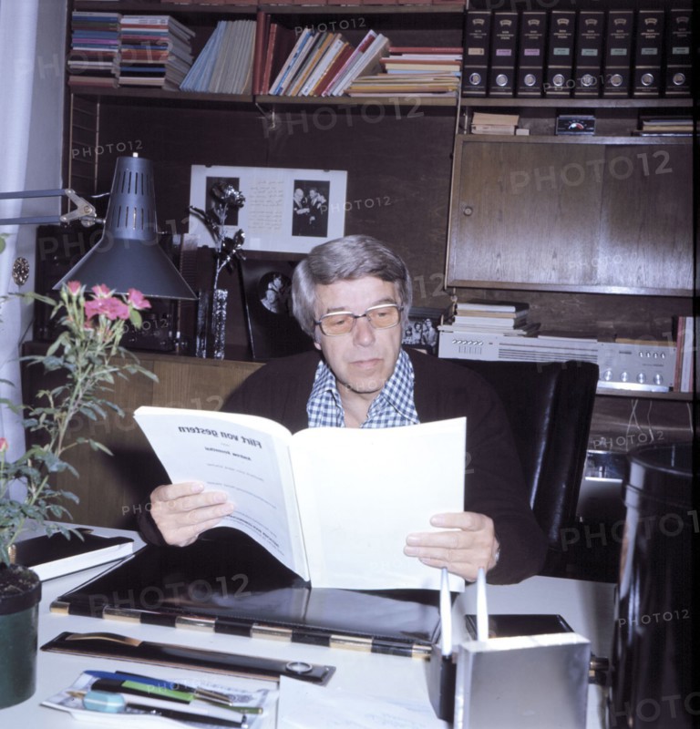 Heinz DRACHE at the desk