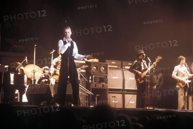 David BOWIE on stage, London 1976