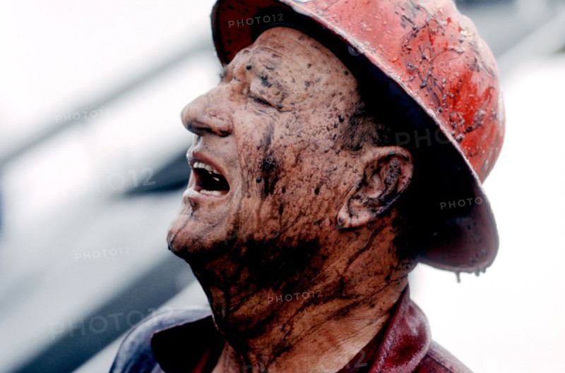 John WAYNE, portrait with hard hat in 'The Undaunted', 1968