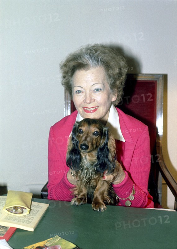 Olga CHEKHOWA with dachshund