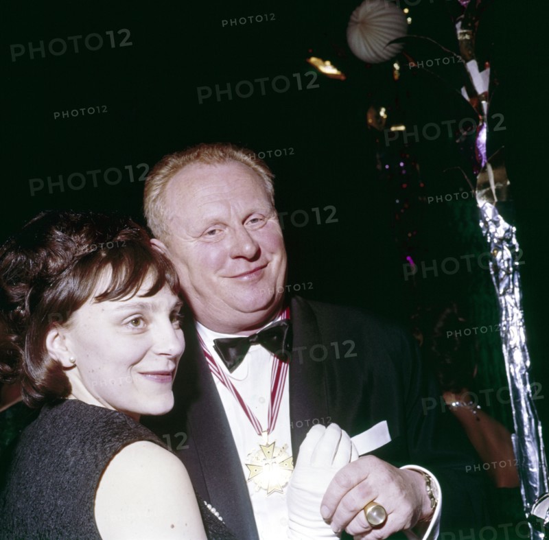 Gert FRÖBE and his wife Beate BACH at the Bal Paré, Munich 1965