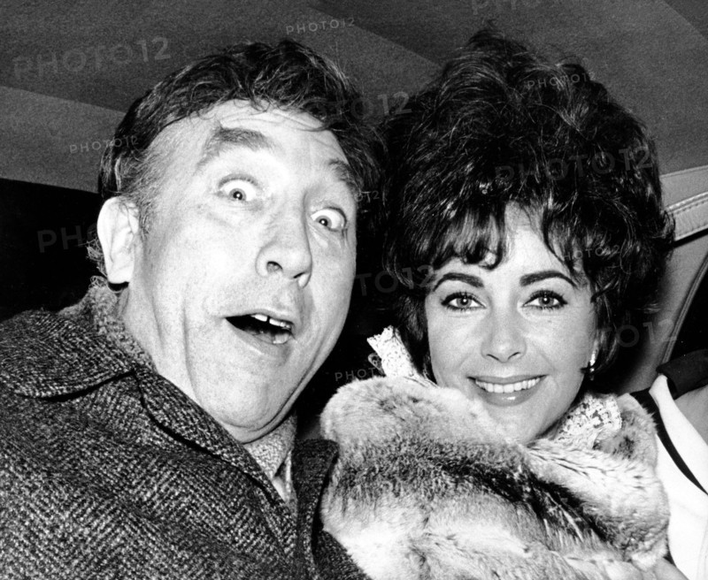Elizabeth TAYLOR with Frankie HOWERD, London 1967
