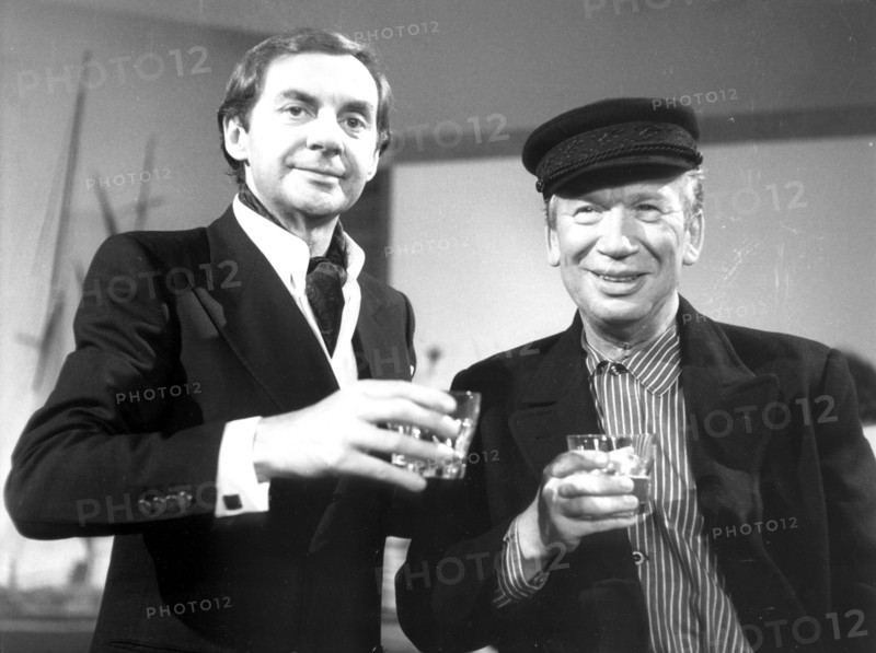 Harald JUHNKE and Heinz REINCKE, holding glasses
