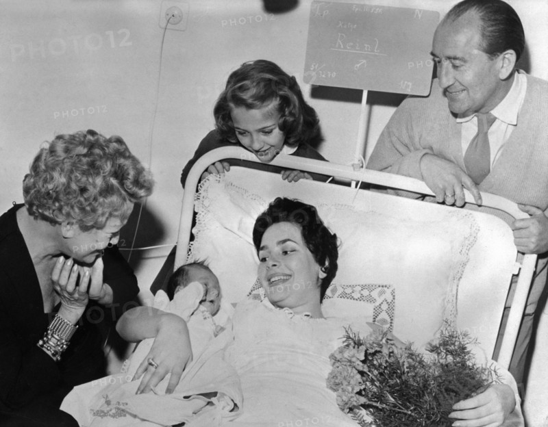 Karin DOR becomes a mother