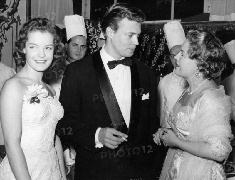 Romy and Magda SCHNEIDER with Karlheiz BÖHM at the premiere of 'Sissi', 1955