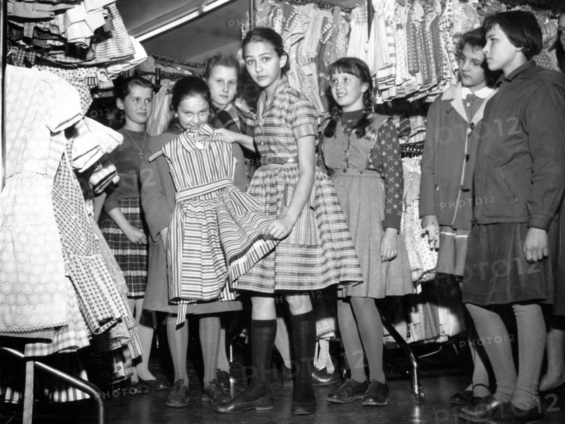 Christine KAUFMANN with self-designed children's fashion in 1957