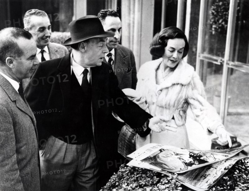 Erich Maria REMARQUE with his wife in Milan, 1958