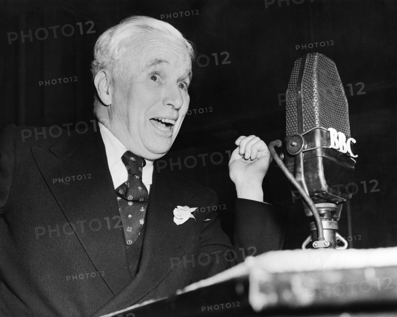 Charlie CHAPLIN during a radio broadcast, 1952