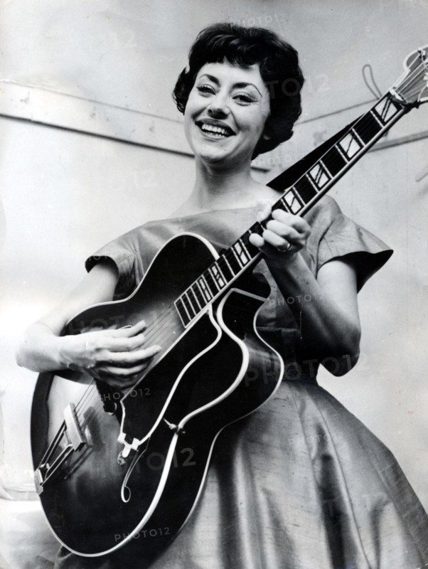 Caterina VALENTE with guitar