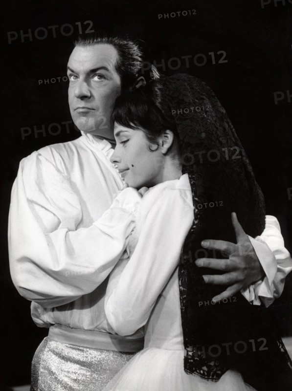 Ullrich HAUPT and Vera TSCHEKHOWA on stage