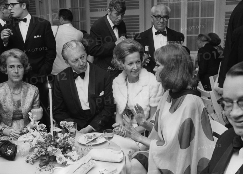 Hildegard KNEF at the summer night party with Chancellor KG KIESINGER, 1969