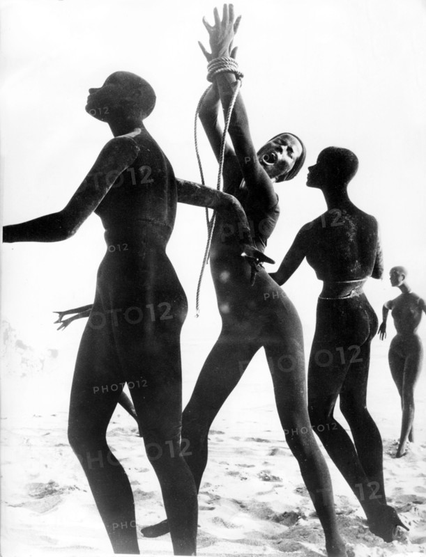 VERUSCHKA posing next to mannequins