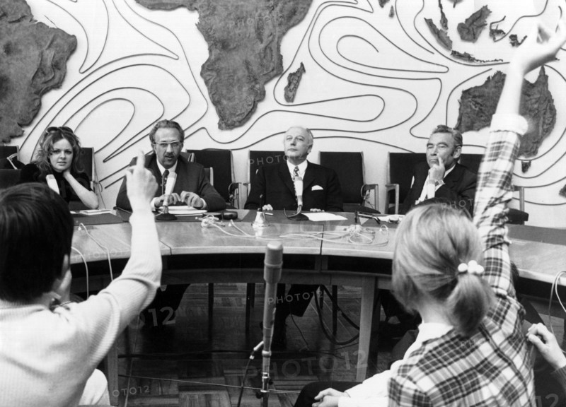 Celebrities tell fairy tales to students, 1971