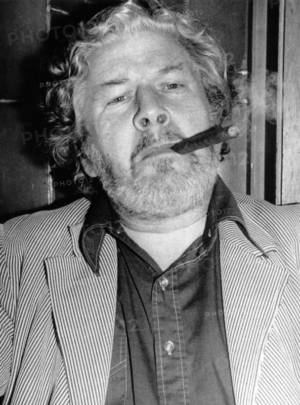 Peter USTINOV, portrait with cigar 1976