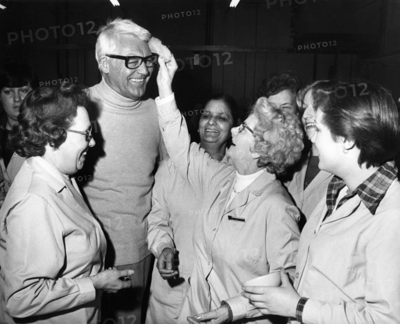Cary GRANT visits the Faberge cosmetics company in 1977