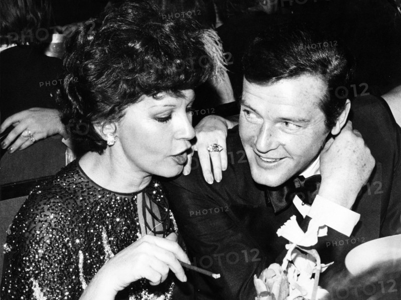 Roger MOORE with his wife Luisa MATTIOLI, Filmball Munich 1977