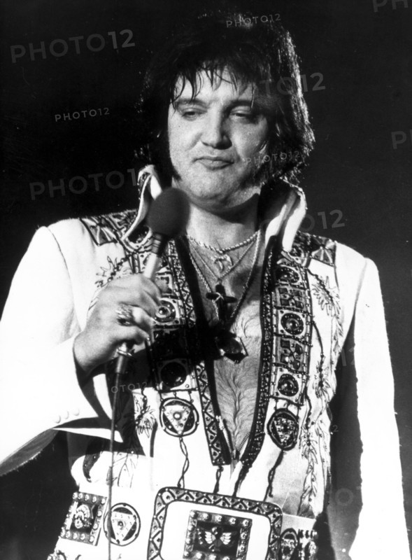 Elvis PRESLEY performing in 1977