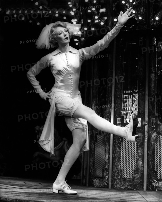 Vanessa REDGRAVE in 'The Threepenny Opera', London 1972