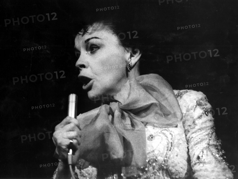Judy GARLAND with microphone