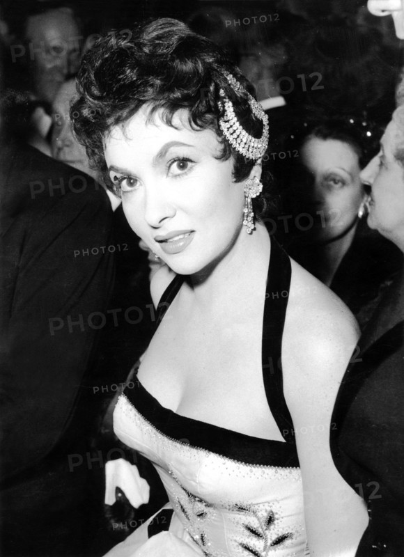 Gina LOLLOBRIGIDA at the Italian Film Festival in Tivoli, 1954