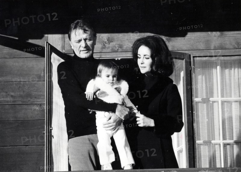 Elizabeth TAYLOR and Richard BURTON with grandchildren