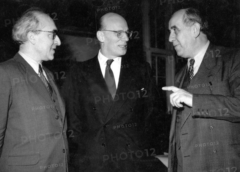 Gustaf GRÜNDGENS, with city councilor MAY and Ernst REUTER