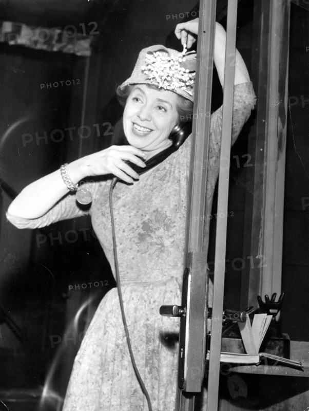 Inge MEYSEL in a theater scene from 'Palm in the Rose Garden'