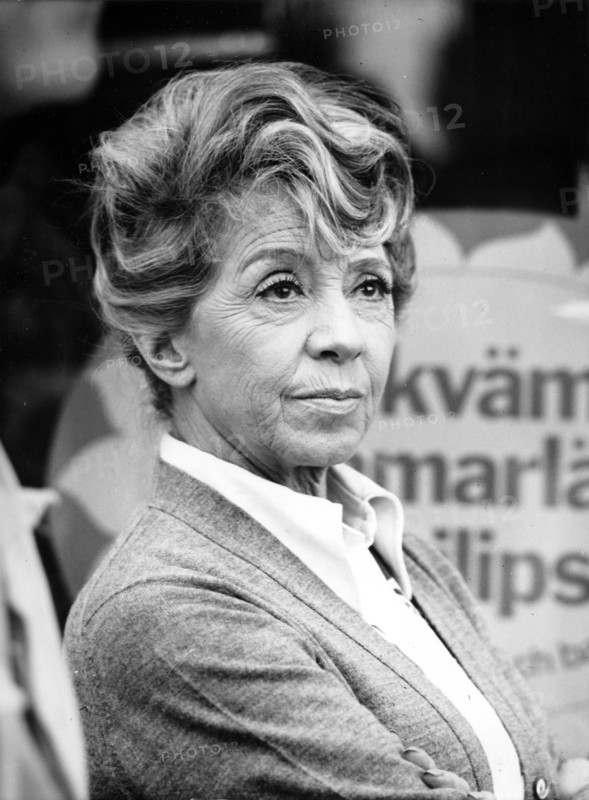 Inge MEYSEL in a film scene from 'A Divorced Woman'
