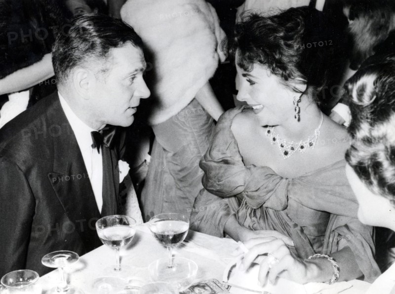 Elizabeth TAYLOR and Sir Laurence OLIVIER, 1957