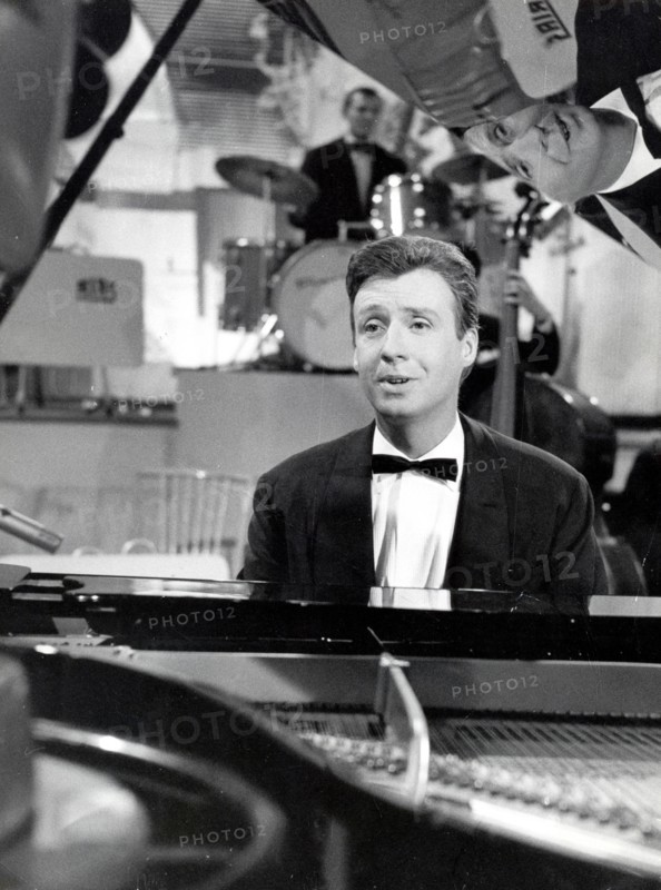 Peter ALEXANDER singing on the piano