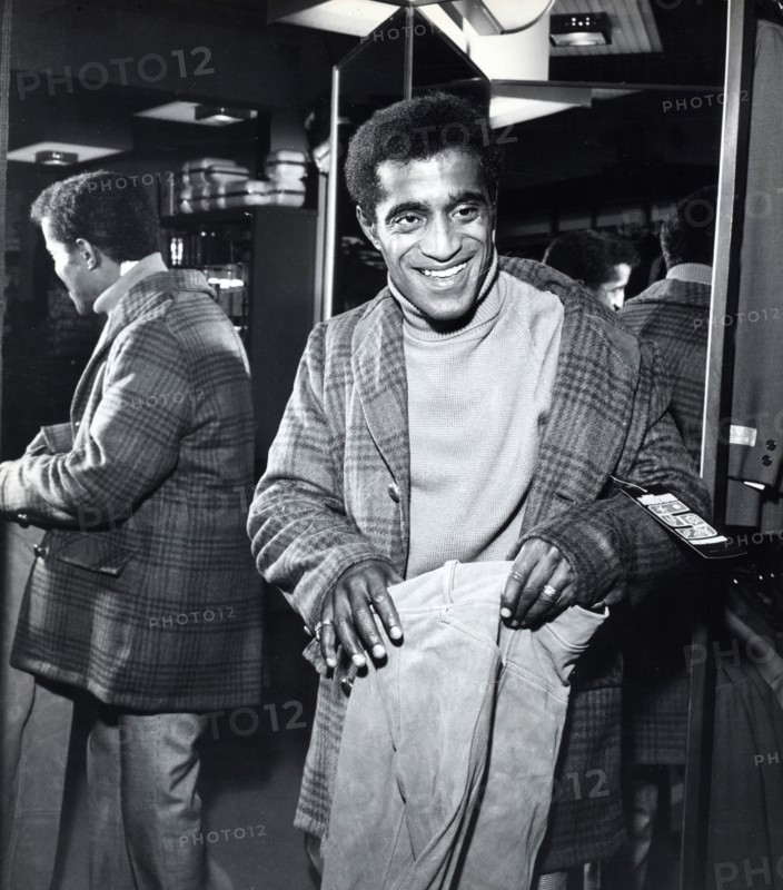 Sammy DAVIS Jr, buying pants