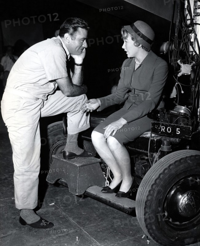 Shirley MacLAINE with Peter LAWFORD
