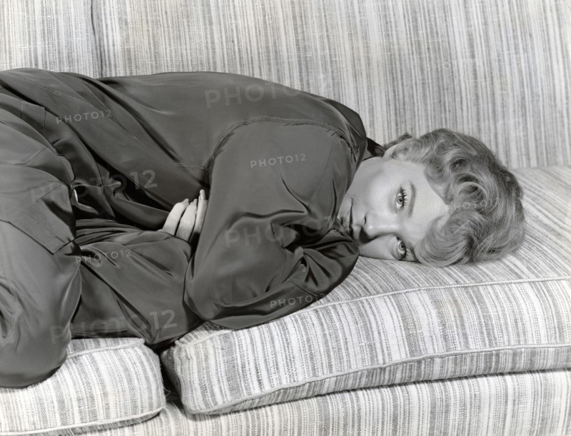 Shirley MacLAINE , resting