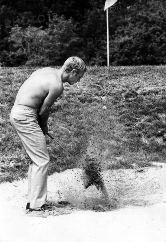 Steve McQUEEN playing golf