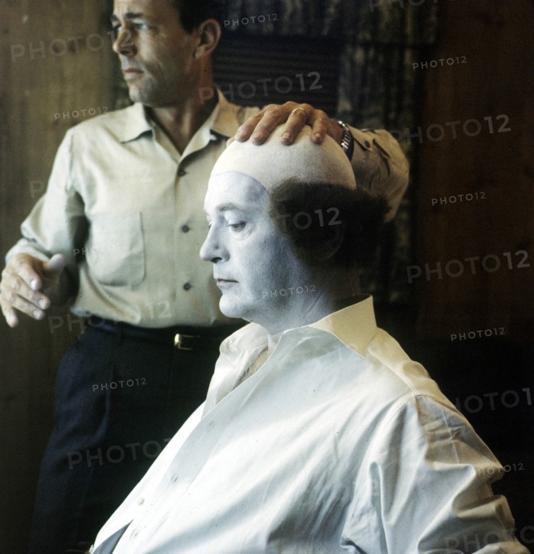 Curd JÜRGENS as a clown in 'The Blue Angel', is made up