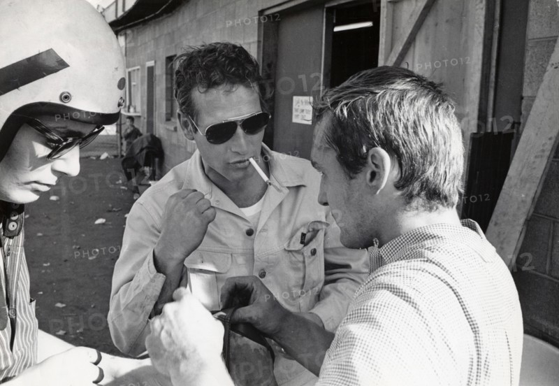 Paul NEWMAN and Dennis HOPPER on a go-kart track